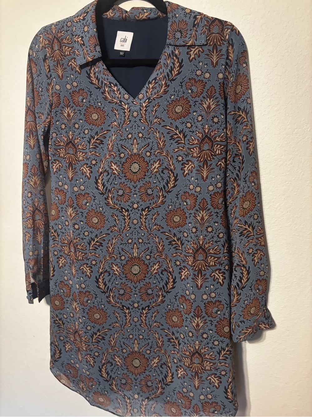 CAbi Floral Medallion Tunic Blouse Size XXS Long Sleeve Style 3295
